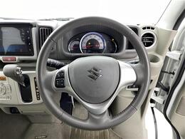 【ステアリング】軽い力で扱いやすいハンドルです。目立つ傷やスレなどなく綺麗な状態です！除菌プランいれていただくとさらに快適に！清潔なお車はお子様にも安心ですね！