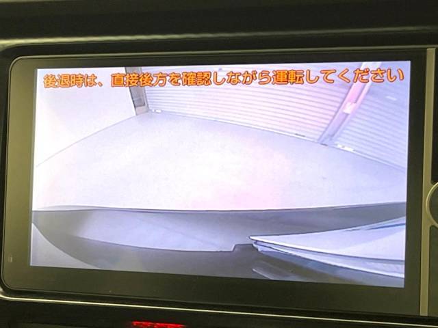 【バックカメラ】駐車時に後方がリアルタイム映像で確認できます。大型商業施設や立体駐車場での駐車時や、夜間のバック時に大活躍！運転スキルに関わらず、今や必須となった装備のひとつです！