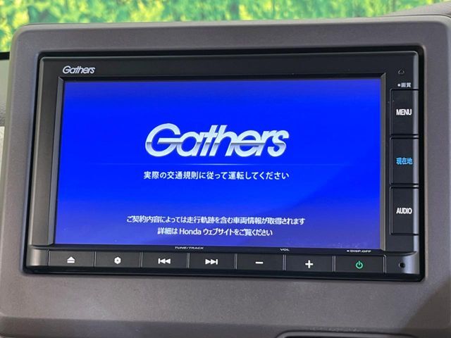 【純正ナビ】人気の純正ナビを装備しております。ナビの使いやすさはもちろん、オーディオ機能も充実！キャンプや旅行はもちろん、通勤や買い物など普段のドライブも楽しくなるはず♪