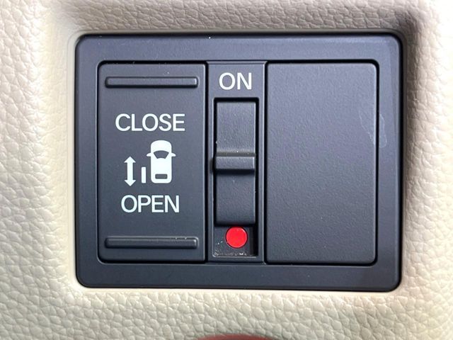 【パワースライドドア】スマートキーや運転席のスイッチでスライドドアの開閉が可能♪電動だから力を入れてドアを開ける必要が無く、小さいお子様でも、重い荷物を持っている時もラクに開け閉めできます♪