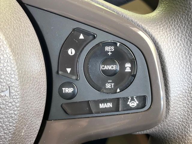 【アダプティブクルーズコントロール】高速道路での長距離走行が楽に！！自動で速度を保つクルーズコントロールが、衝突軽減システムと連携し、前方の車両を感知して車間を保つように速度調節してくれます！！