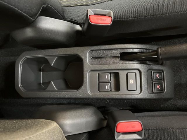 【シートヒーター】寒い日に重宝するシートヒーター！エアコンより早く温まってくれるので寒がりの人も安心ですね♪エアコンの温風は乾燥するから苦手、という方にもをおすすめです。