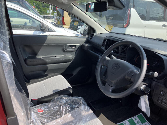 運転席の写真です！座り心地はぜひ当店でご体感ください☆