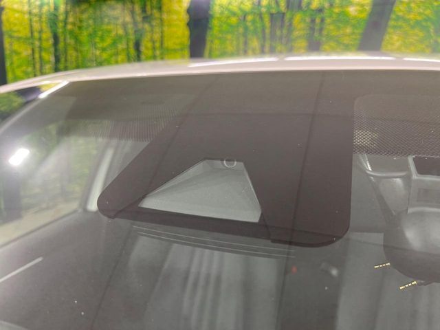 【トヨタセーフティセンス】走行中に前方の車両等を認識し、衝突しそうな時は警報とブレーキで衝突回避と被害軽減をアシスト。より安全にドライブをお楽しみいただけます。