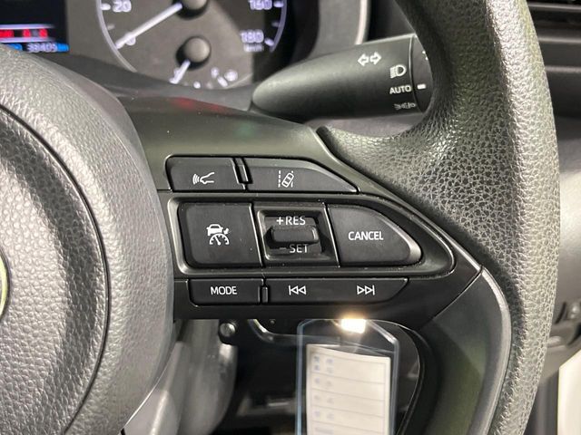 【レーダークルーズコントロール】高速道路での長距離走行が楽に！！自動で速度を保つクルーズコントロールが、衝突軽減システムと連携し、前方の車両を感知して車間を保つように速度調節してくれます！！