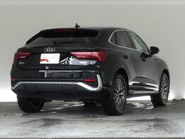 当店はアウディジャパン販売の取扱車両でしたら、どちらの店舗のお車でもお取り寄せ可能です。