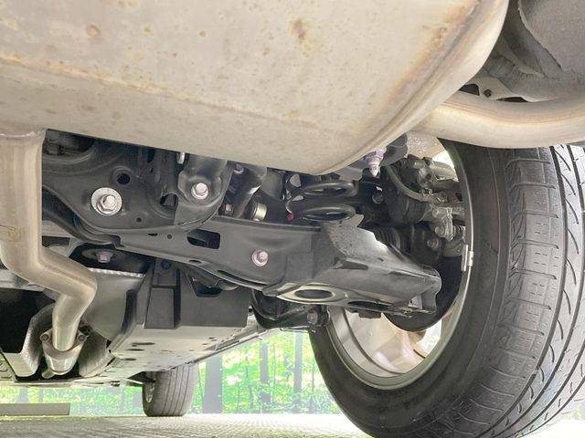 お車を安心してお乗りいただく為には、足回りの定期点検が欠かせません。サービスサポート（有償保証）では無料点検もご提供しており、安心のカーライフをお過ごしいただけるサポート体制が整っています。