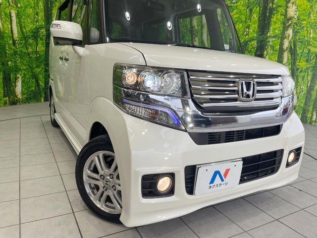 【HIDヘッドライト】非常に明るく前方を照らしてくれるので、悪天候や夜間の走行時も視界良好で安心してお乗りいただけます。