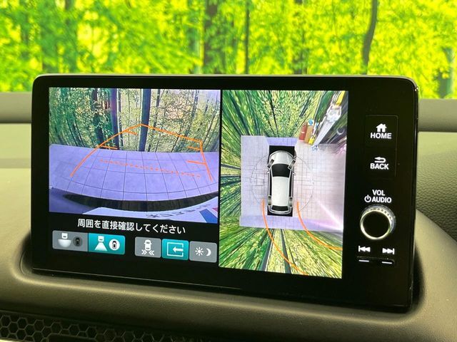 【マルチビューカメラシステム】専用のカメラにより、上から見下ろしたような視点で360度クルマの周囲を確認することができます☆死角部分も確認しやすく、狭い場所での切り返しや駐車もスムーズに行えます。