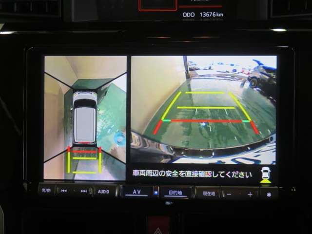 パノラマモニター搭載。カメラで車両周囲の状況を映し出すため、狭い場所での駐車などに役立ちます。