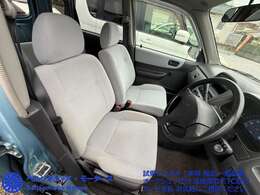 破れシミのない綺麗な内装です！