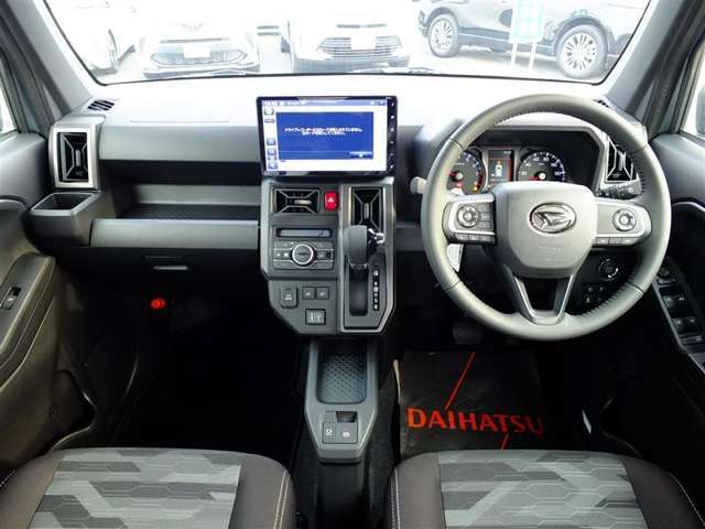 オシャレなインテリアで運転する気分も盛り上がりますよね＾＾