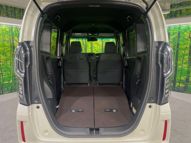 普段のお買い物や通勤、送迎等に十分な荷室スペースを確保しております。セカンドシートを倒すと、大きな荷物の積載も可能です♪