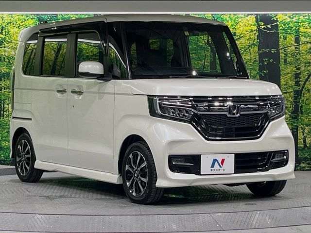 大好評のボディコーティング「弾スプラッシュコート」もご納車までに施工可能。通常のガラスコートと異なる、耐久年数6年の無機質ガラスコーティングが、ボディをキレイな状態に保ってくれます。