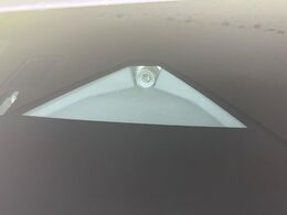 【スマートブレーキサポート】走行中に前方の車両等を認識し、衝突しそうな時は警報とブレーキで衝突回避と被害軽減をアシスト。より安全にドライブをお楽しみいただけます。