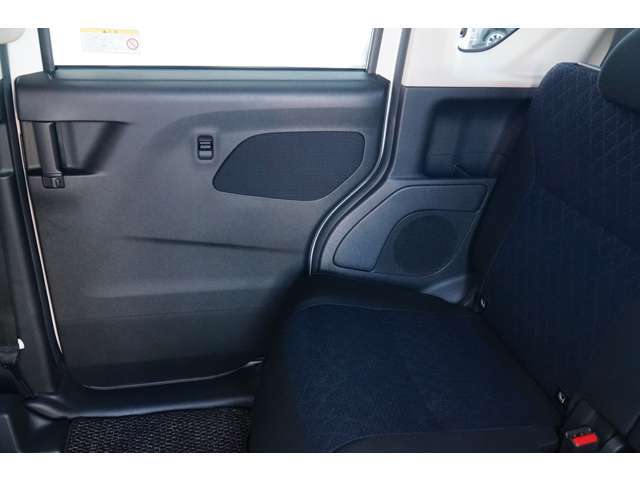 足元広々の後部座席！ゆったりくつろげます