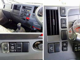 AC PS PW(フロント/リア) SRS ABS キーレス(不良) 左電格ミラー AM/FMラジオ ETC ターボ 排気ブレーキ 坂道発進補助装置 アイドリングストップ フォグランプ トラクションコントロール