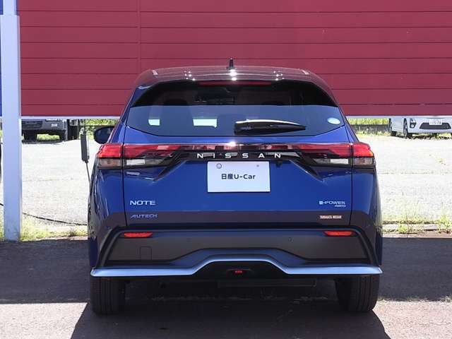 雪道でも、気持ちよく快適な走りを実現する e-POWER 4WD。緻密なトルクコントロールにより、常時、前後のモーターで適切なトルクを発生させることで、滑りやすい路面でもスムースに力強く発進する事が可能です。
