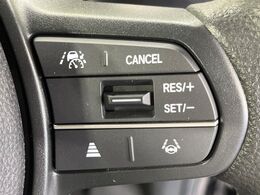 【アダプティブクルーズコントロール】高速道路での長距離走行が楽に！！自動で速度を保つクルーズコントロールが、衝突軽減システムと連携し、前方の車両を感知して車間を保つように速度調節してくれます！！