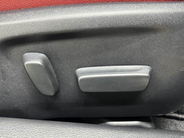 【パワーシート】電動スイッチで操作をし、高さや角度シート位置など最適なシートポジションに細かく設定出来ます☆