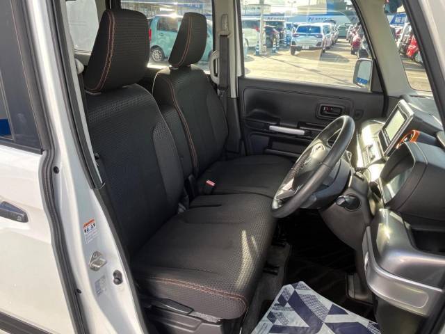 運転席シート廻りは使用感も少なく、良好な状態となっています。丁寧に使われていたことがよくわかりますね。