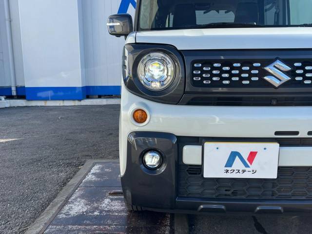 【LEDヘッドライト】悪天候や夜間走行時も良好な視界を確保し安心して運転できる高輝度LEDヘッドライトを装備！点灯速度が早く、消費電力も抑えられています。