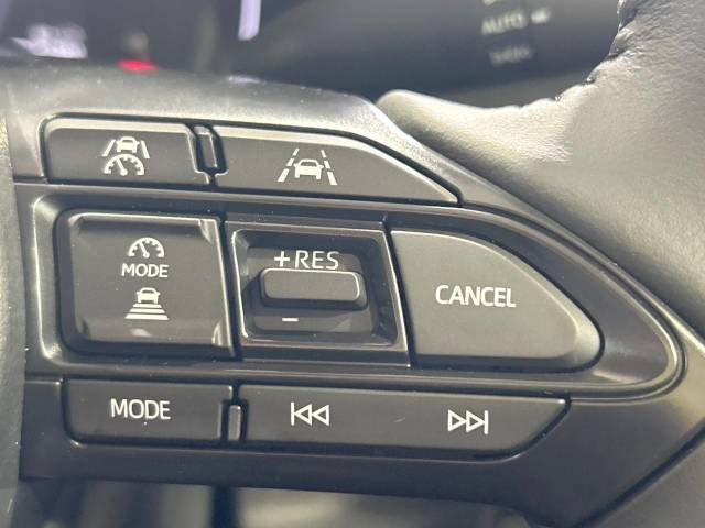 【レーダークルーズコントロール】高速道路での長距離走行が楽に！！自動で速度を保つクルーズコントロールが、衝突軽減システムと連携し、前方の車両を感知して車間を保つように速度調節してくれます！！