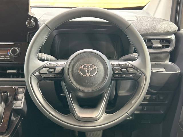 【純正革巻きステアリング】上質な革を使用することで、手にしっかり馴染みとても運転しやすいハンドルです♪