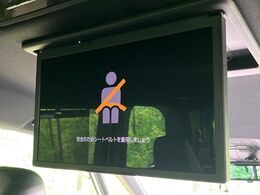 【フリップダウンモニター】大画面モニターで後席でもエンタメをお楽しみいただけます。小さなお子様にも大人気の装備です♪