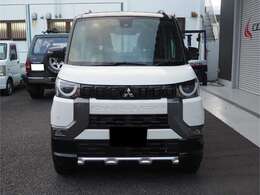 カスタム内容は、「エアロサイドバイザー」「MFオプティカルLEDミラー」「パワーブースターII」「スロットルブースター」「CSエンブレム」「デモカーステッカー」