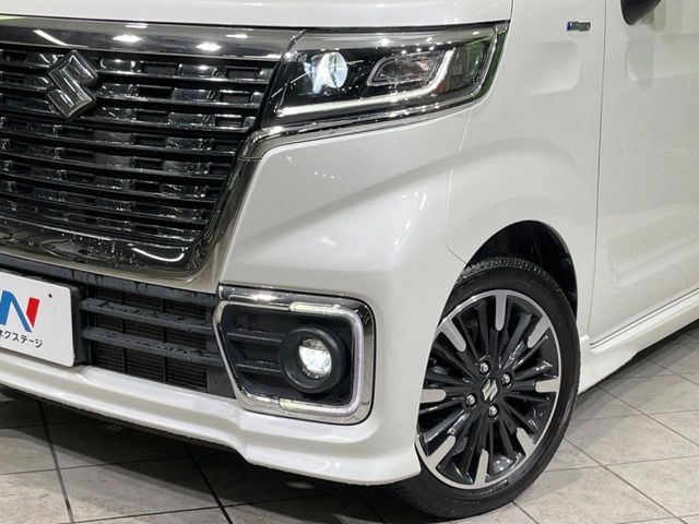 【LEDヘッドライト】悪天候や夜間走行時も良好な視界を確保し安心して運転できる高輝度LEDヘッドライトを装備！点灯速度が早く、消費電力も抑えられています。