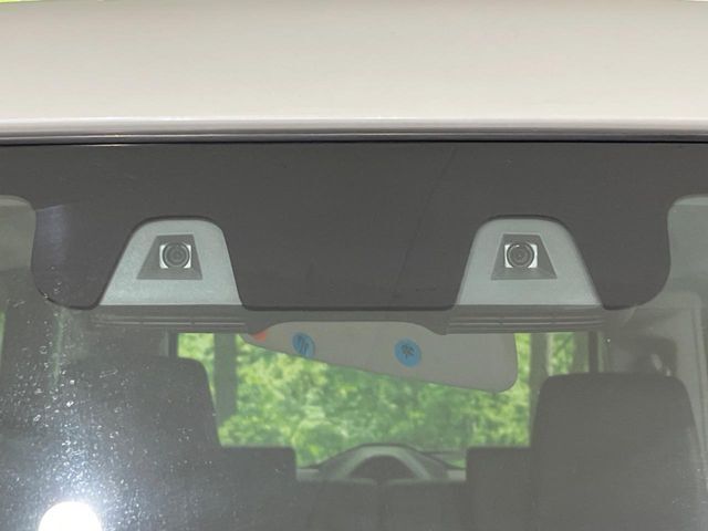 【スズキ　セーフティサポート】走行中に前方の車両等を認識し、衝突しそうな時は警報とブレーキで衝突回避と被害軽減をアシスト。より安全にドライブをお楽しみいただけます。