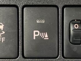 【クリアランスソナー】バンパーに付いたセンサーが障害物を検知！一定の距離に近づくとアラートで教えてくれます♪狭い駐車スペースや車庫入れ時も安心ですね☆