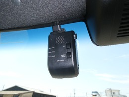 ◆ドライブレコーダー◆映像・音声などを記録する自動車用の装置です。　もしもの事故の際の記録はもちろん、旅行の際の思い出としてドライブの映像を楽しむことができます。