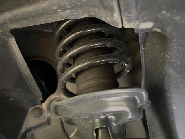 お車を安心してお乗りいただく為には、足回りの定期点検が欠かせません。サービスサポート（有償保証）では無料点検もご提供しており、安心のカーライフをお過ごしいただけるサポート体制が整っています。