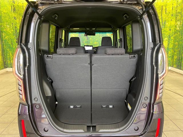 普段のお買い物や通勤、送迎等に十分な荷室スペースを確保しております。セカンドシートを倒すと、大きな荷物の積載も可能です♪