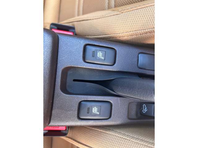 左右シートヒーター付き冬場のドライブ快適です。