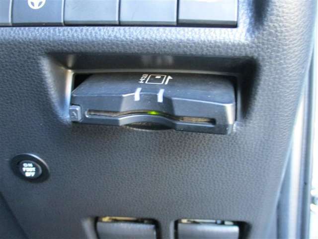 ETC車載器付きで高速道路の料金所もスムーズに通過できます
