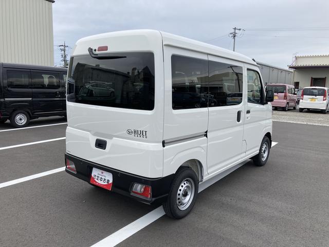 ご納車前には、法定12ヶ月点検相当の点検を実施いたします。プロの整備スタッフが点検をするので、安心して中古車にお乗りいただけます。