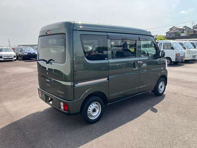 常時100台ほどの在庫をご用意しております！！掲載車はほんの一部。「こんな車が欲しい」というご要望にもお応えします♪