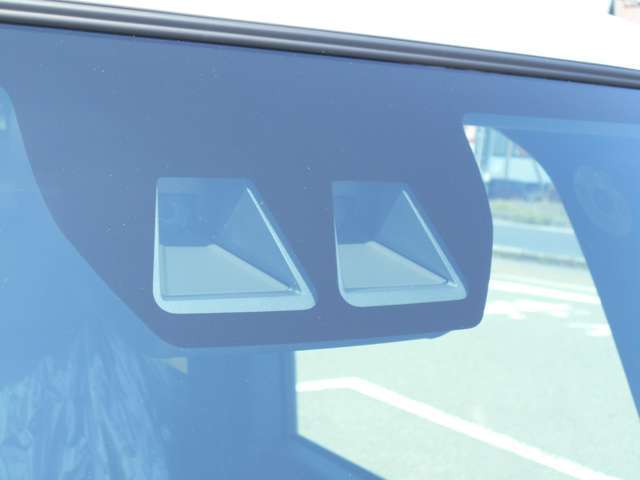 衝突被害軽減ブレーキが装備されておりますので、追突事故の回避や被害の低減をサポート。