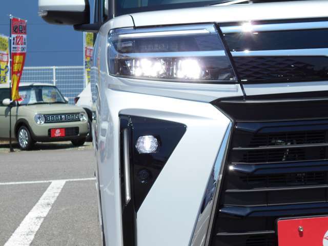 ヘッドライトは純正LEDでとても明るいです♪さらにAUTOライト機能付き♪自動でオンオフをしてくれるのでわざわざ電気をつける必要がありません♪