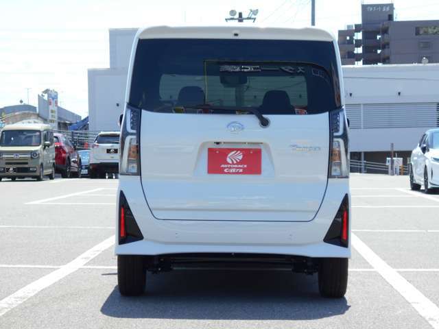 任意保険を取り扱っております。お客様に合ったプランで納車時から加入できますので、お帰りの際に万一事故やトラブルが起きても安心です！お見積もりだけでも大歓迎です。スタッフまでお問い合わせください。