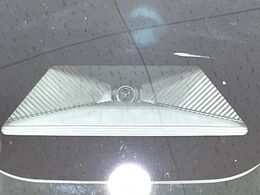 【ホンダセンシング】走行中に前方の車両等を認識し、衝突しそうな時は警報とブレーキで衝突回避と被害軽減をアシスト。より安全にドライブをお楽しみいただけます。