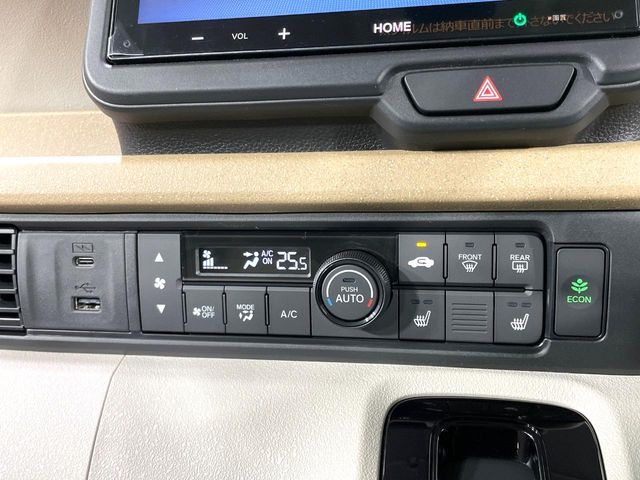 【前席シートヒーター】寒い日に重宝するシートヒーター！エアコンより早く温まってくれるので寒がりの人も安心ですね♪エアコンの温風は乾燥するから苦手、という方にもをおすすめです。