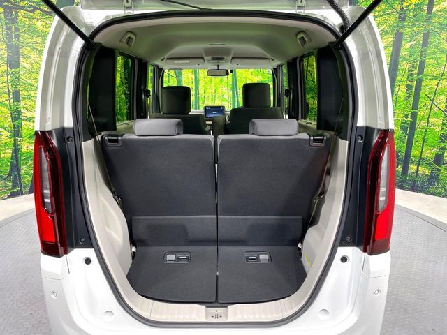 普段のお買い物や通勤、送迎等に十分な荷室スペースを確保しております。セカンドシートを倒すと、大きな荷物の積載も可能です♪