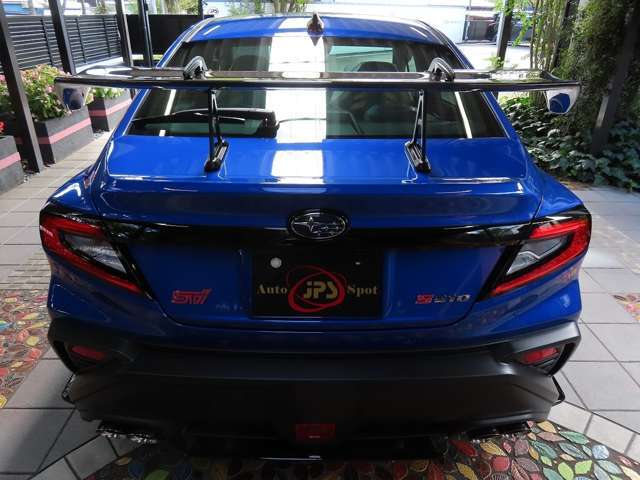 私たちSTI社が挑戦し続ける世界有数の過酷なコースで知られているニュルブルクリンク24時間耐久への参戦は、ドライバーが真に信頼できる、意のままに操れる「世界一愉しく安全なクルマ」を追求しているからである。