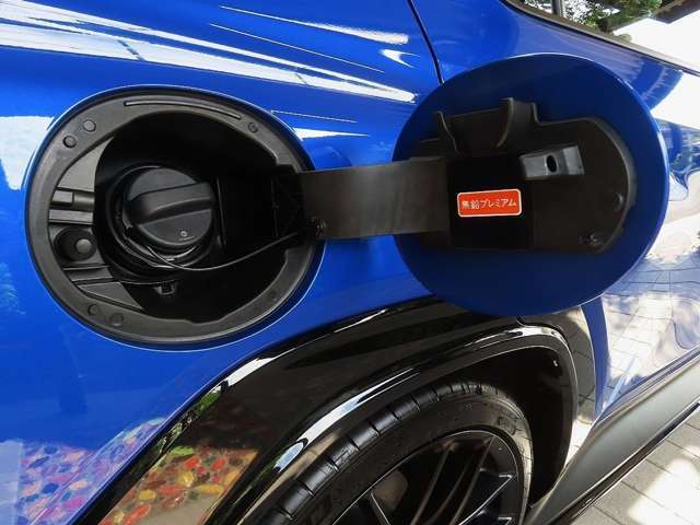 ■ガソリン燃料給油口（無鉛プレミアム ハイオクガソリン仕様）