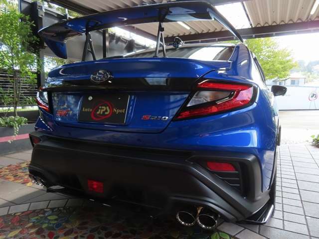 SUBARUを知り尽くし、レースを知り尽くし、クルマを知り尽くす、名門STI社ならではの神々しき紋章『S210』！！ ほんのわずかな操作でリニアに反応し、自分の手足のように操れる気持ち良さは、あなただけの感動です！！