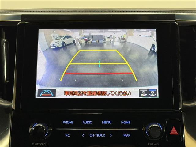 【バックカメラ】駐車時に後方がリアルタイム映像で確認できます。大型商業施設や立体駐車場での駐車時や、夜間のバック時に大活躍！運転スキルに関わらず、今や必須となった装備のひとつです！